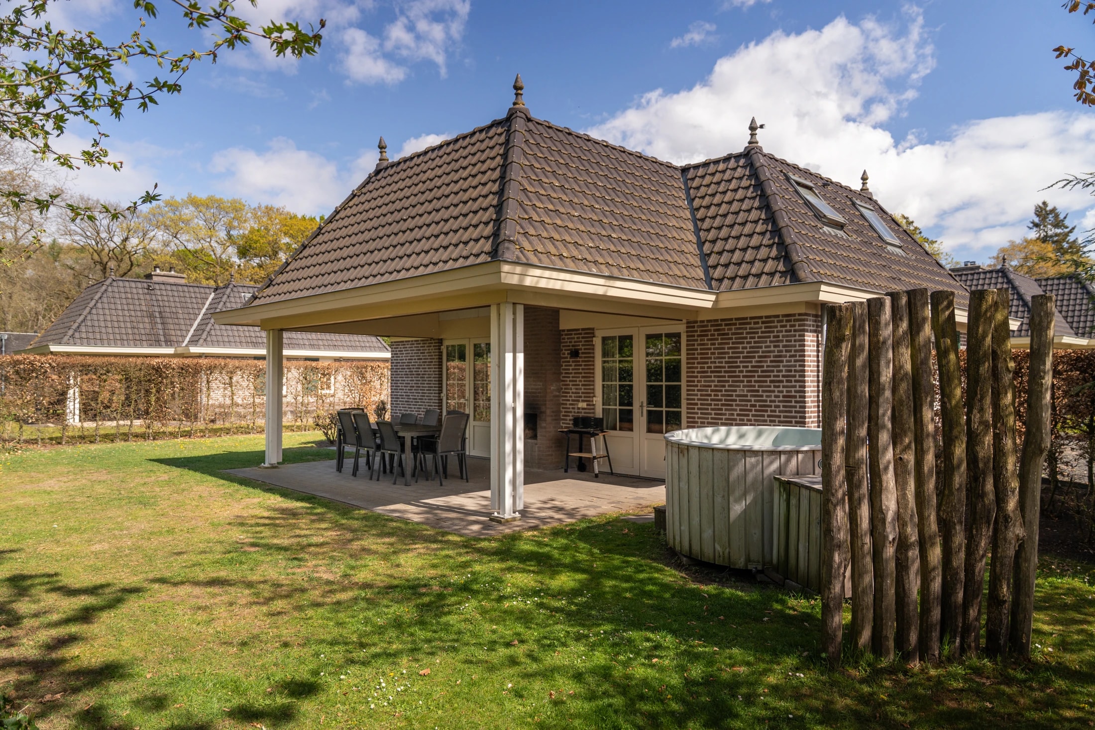 Vakantiewoning bij De IJsvogel met overdekt terras, tuin en hottub